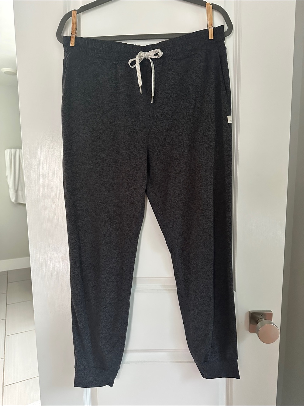 Vuori Charcoal Gray Drawstring Joggers Womens size medium